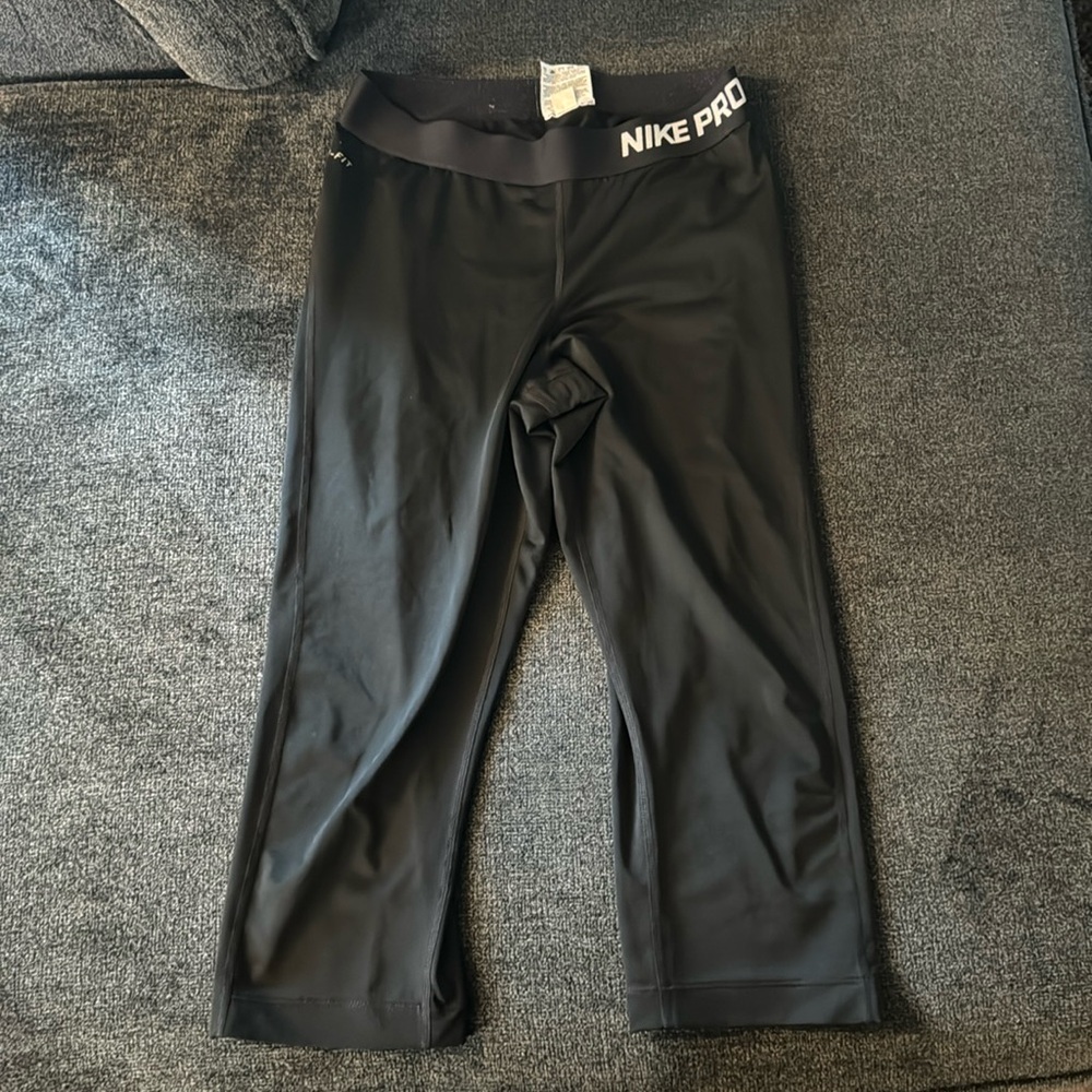 Nike Capri leggings colour: black size M